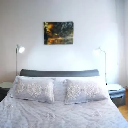 Casa Singur In Curte, Centru Vechi, 4 Persoane *