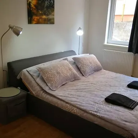 Feriehus Casa Singur In Curte, Centru Vechi, 4 Persoane *