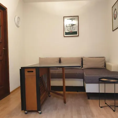 Feriehus Casa Singur In Curte, Centru Vechi, 4 Persoane *